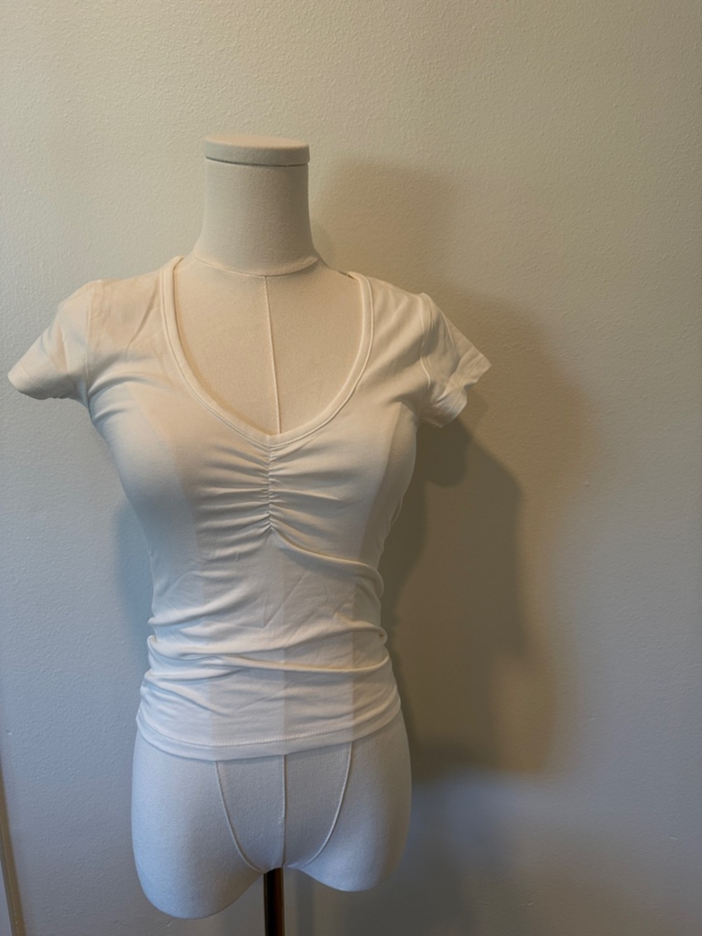 NWT WeWoreWhat White Ruched V-Neck Fitted Tee Size Small